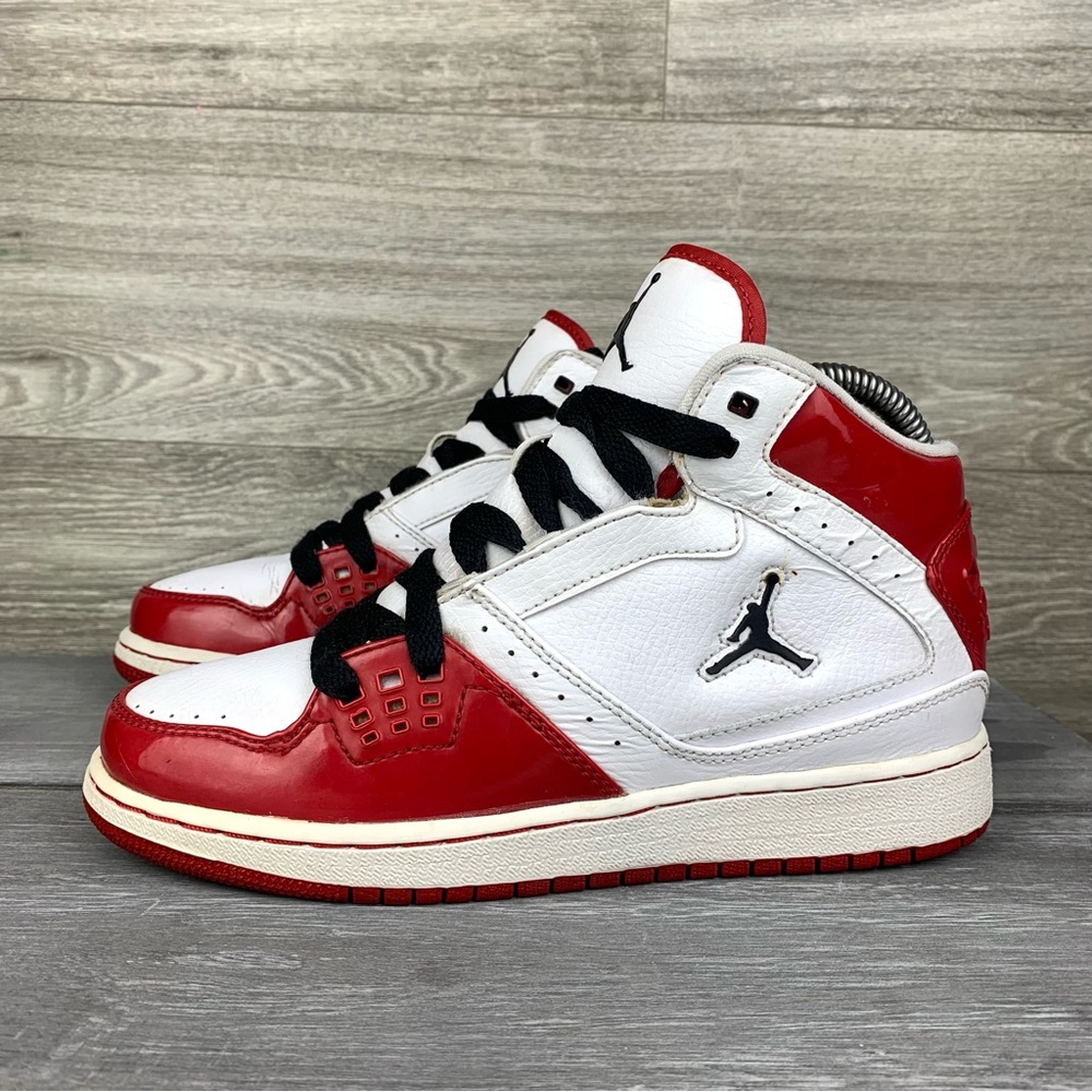 Boys/Girls/Youth Air Jordan 1 Mid Athletic leather Shoes Red White size 4Y - Picture 4 of 10